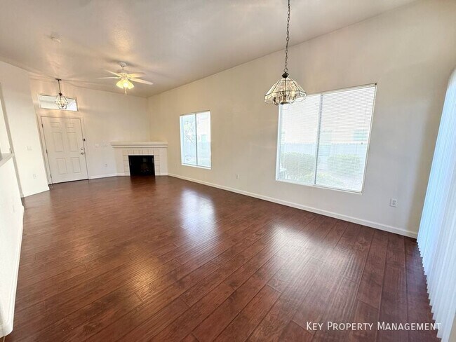 Foto del edificio - 3375 Cactus Shadow St