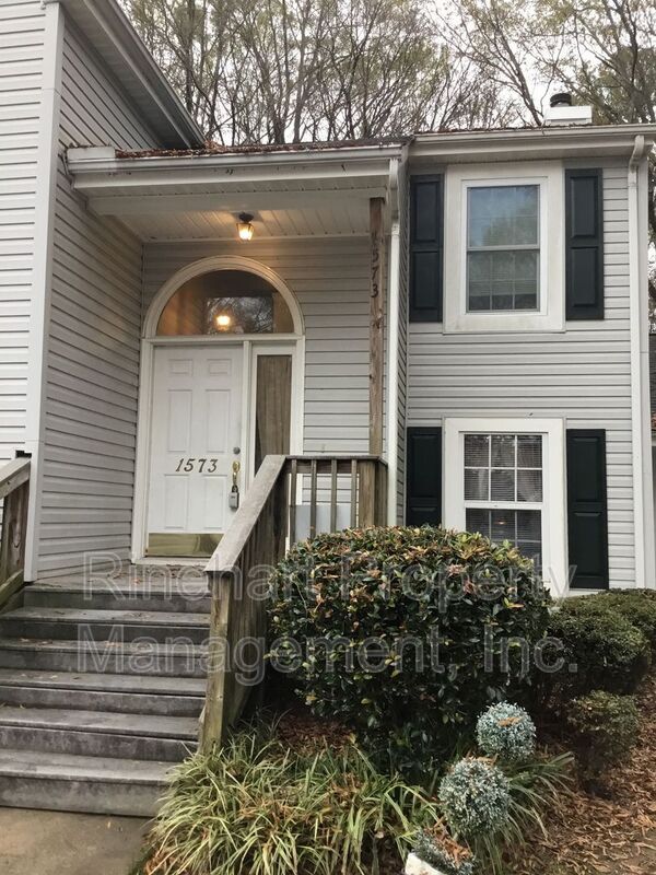 Building Photo - 1573 Hunt Club Ct