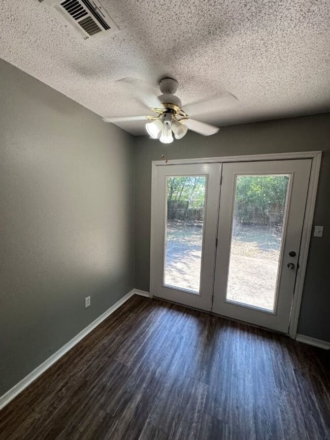 Building Photo - Newly remodeled with New Luxury Vinyl Plan...