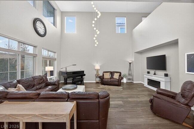 Foto del edificio - 9945 Birch Knoll Ave