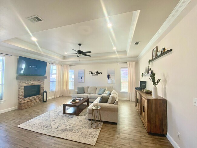 Building Photo - 1215 Desert Rose Dr