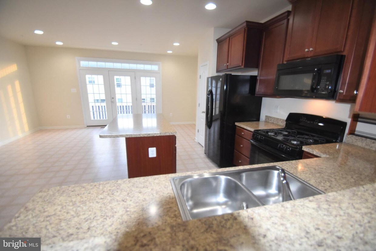 Primary Photo - 2621 Osprey Way N