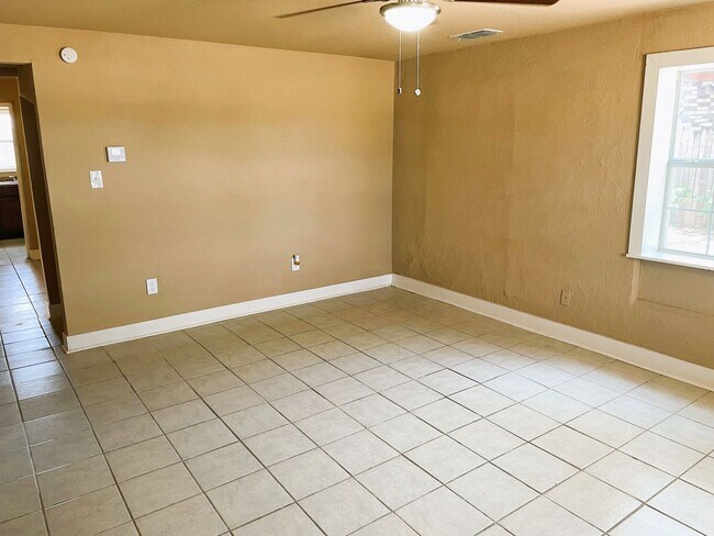 Building Photo - Adorable Two Story Four Bedroom Home with ...