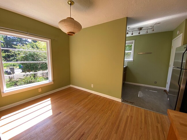 Building Photo - Lovely Cully Home with Bonus Loft, Basemen...
