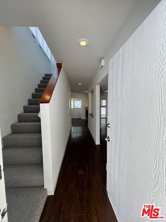 Building Photo - 443 S Gramercy Pl
