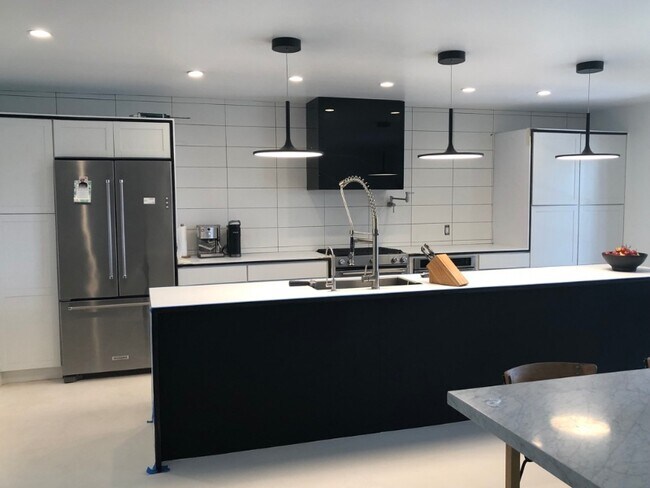 Foto del edificio - 250 Wilson Ave