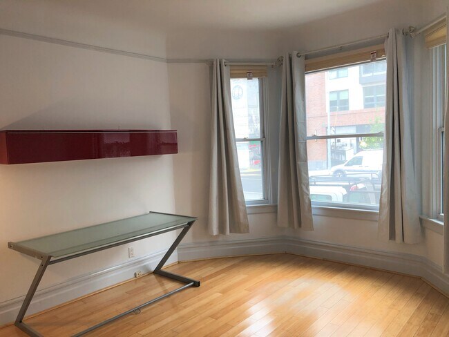 Front bedroom - 1161 Harrison St