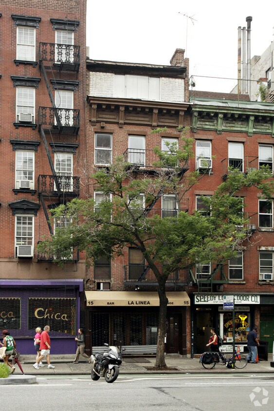 Foto del edificio - 15 First Ave