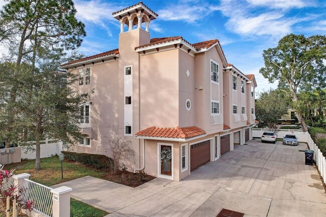 Building Photo - 3205 W Horatio St
