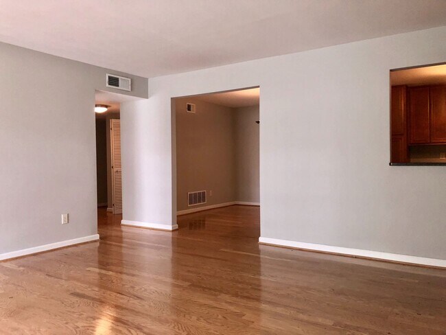 Foto del edificio - Very Spacious 2bd/2ba Condo in Brookhaven ...