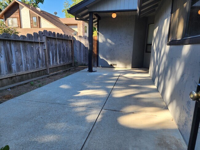 Foto del edificio - 3027 Monticello Ln