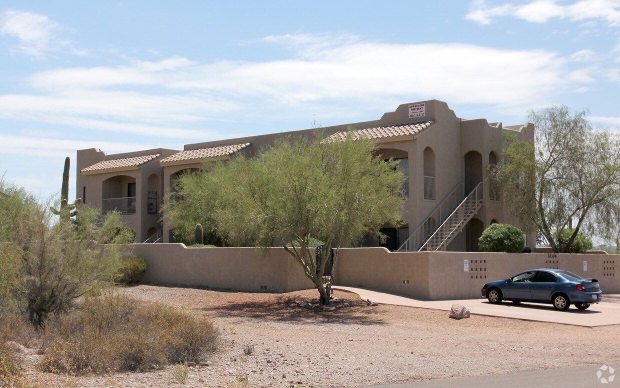 Primary Photo - 10396 E La Palma Ave