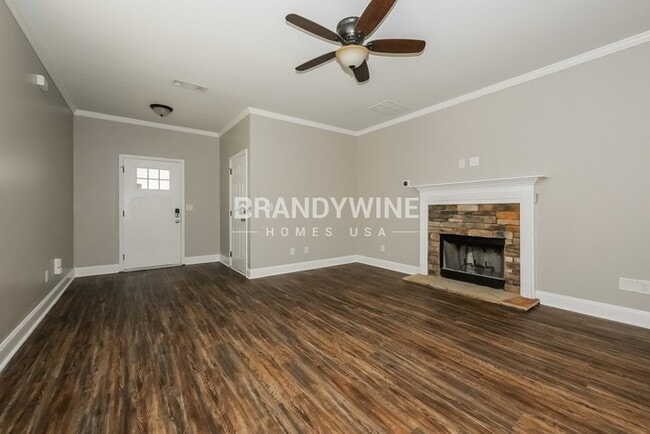 Building Photo - 18 E Newnan Rd