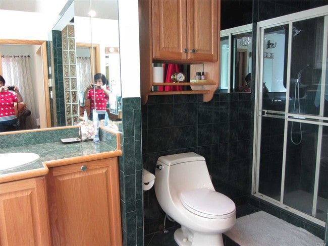 Building Photo - 10 Briarfield Dr