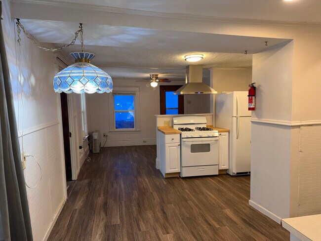 Building Photo - 52-52 Myrtle St