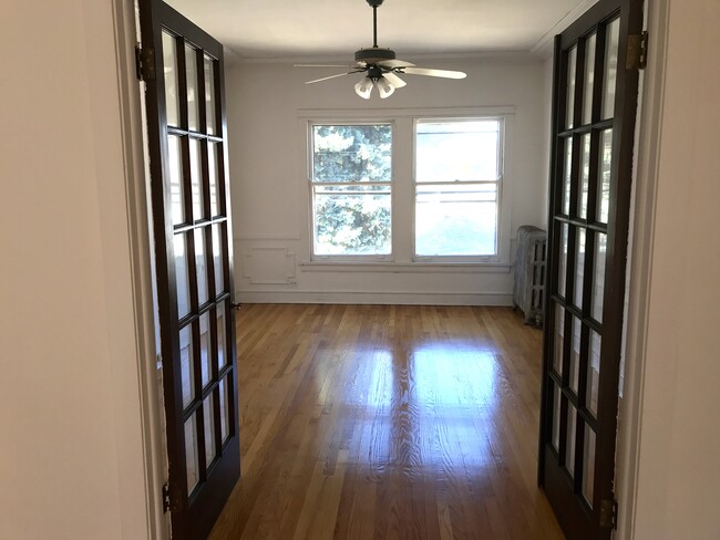 Building Photo - 443 Des Plaines Ave