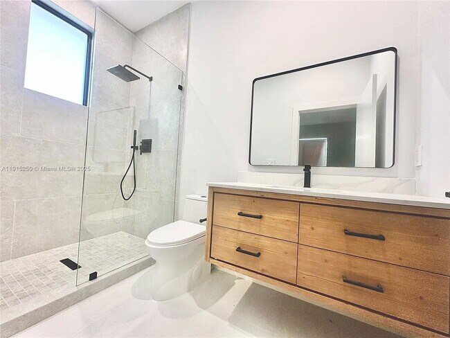 Foto del edificio - 119 NE 118th St