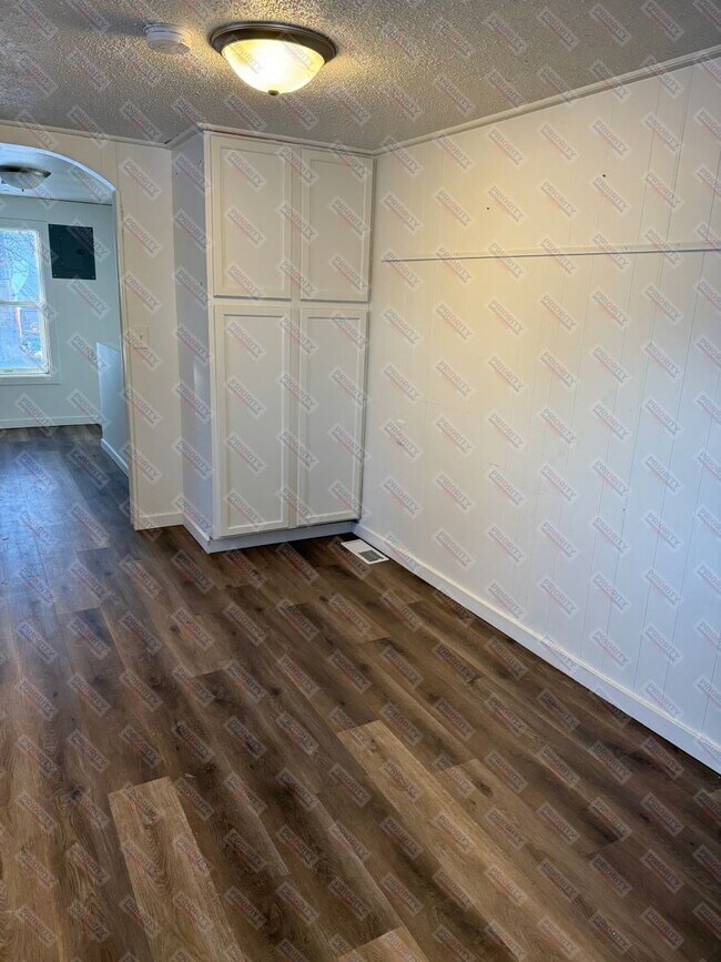 Building Photo - Cost 3 bedroom house for Rent