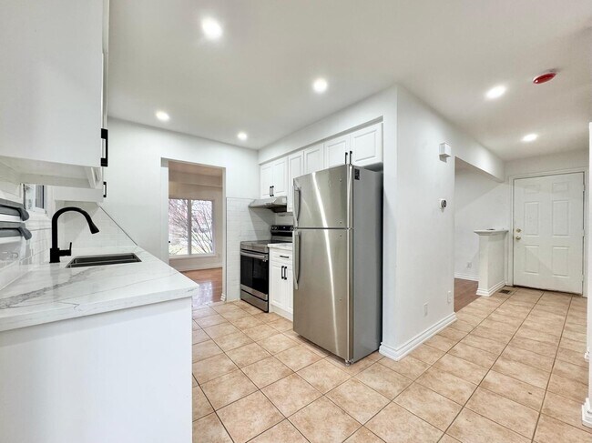 Building Photo - 14 Harbour Heights Ln