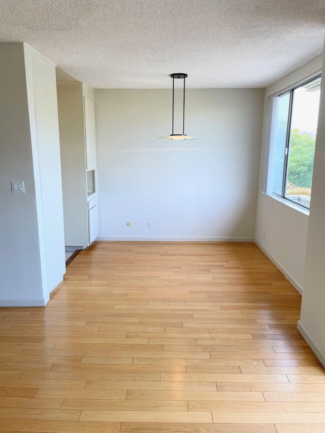 Building Photo - 8630 Burton Way