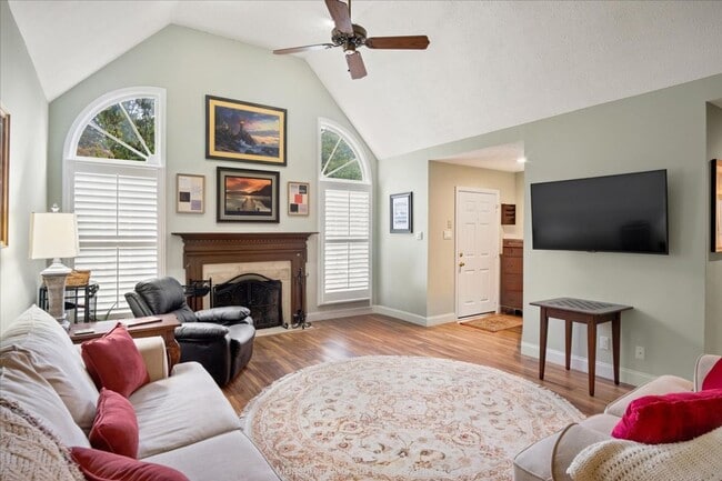 Building Photo - Knoxville 37923 - Available Now - Lovely C...