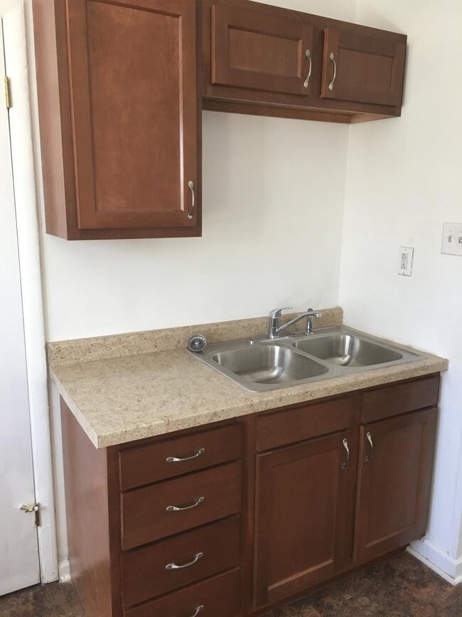 Building Photo - 2526 SE Virginia Ave