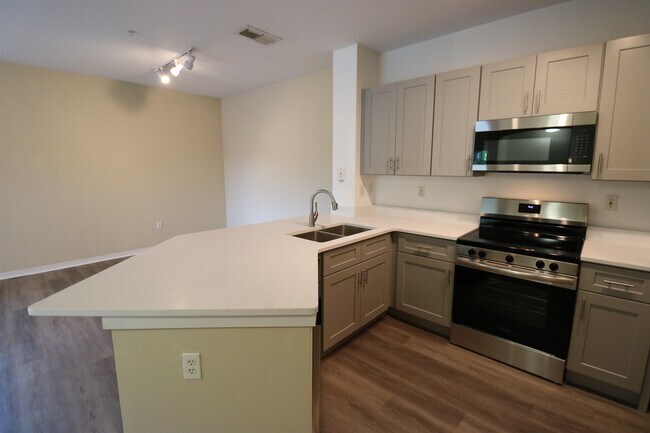 Foto del edificio - 560 Florida Club Blvd