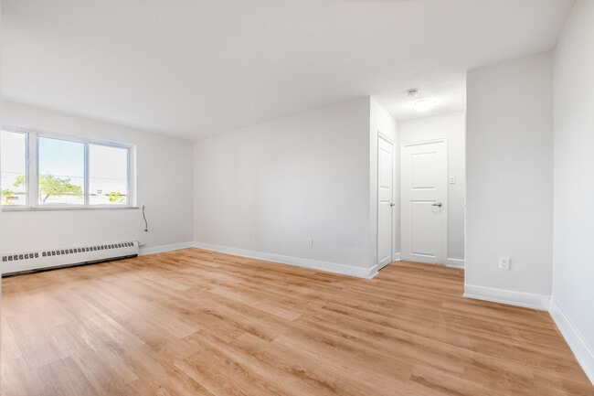 Building Photo - 48 Laverock Avenue