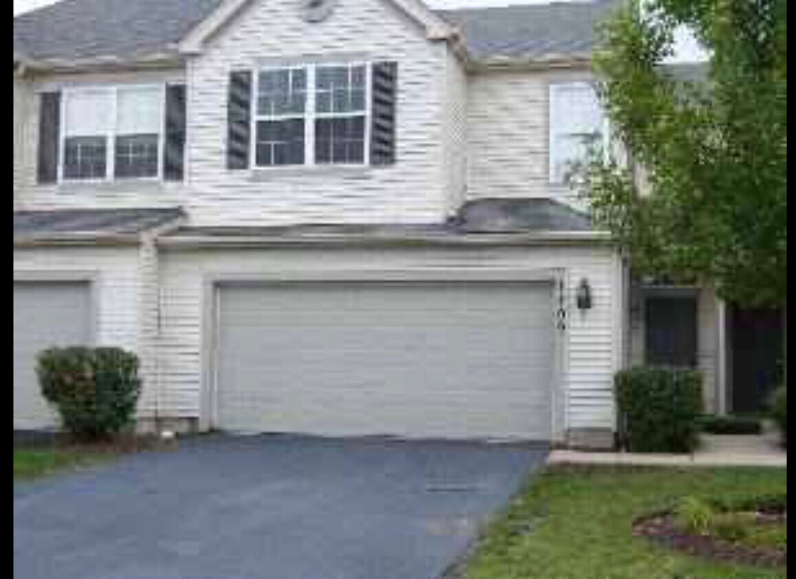 1109 Clover Dr, Minooka, IL 60447 Townhome Rentals in Minooka IL
