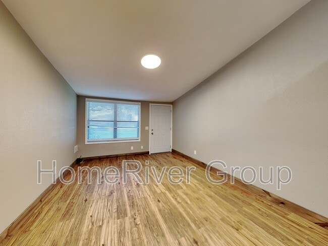 Building Photo - 416 E Welch Rd