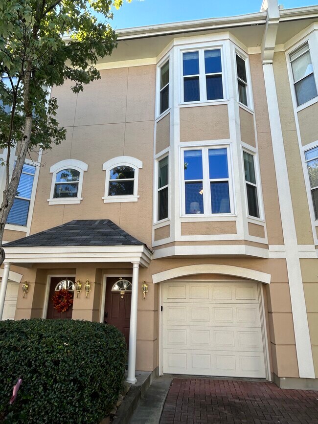 Foto del edificio - 375 Highland Ave NE