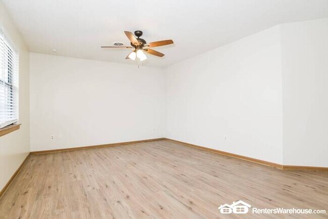 Foto del edificio - 2 Bed 1 Bath Side by Side Duplex For Rent!...
