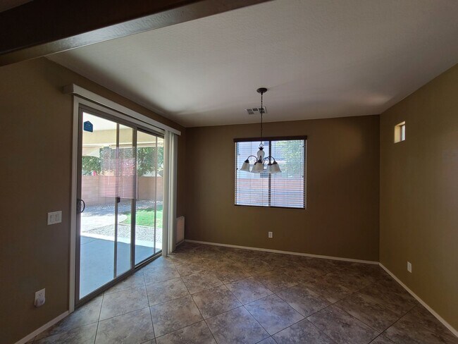 Building Photo - Wonderfully upgraded bedroom/2.5 bath in t...