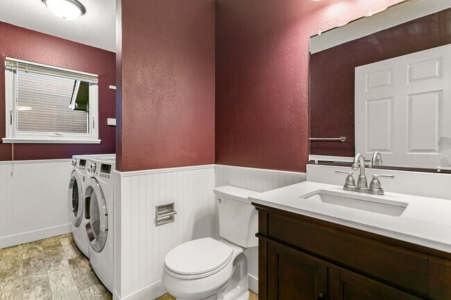 Foto del edificio - CUSTOM REMODEL IN GLENEAGLE