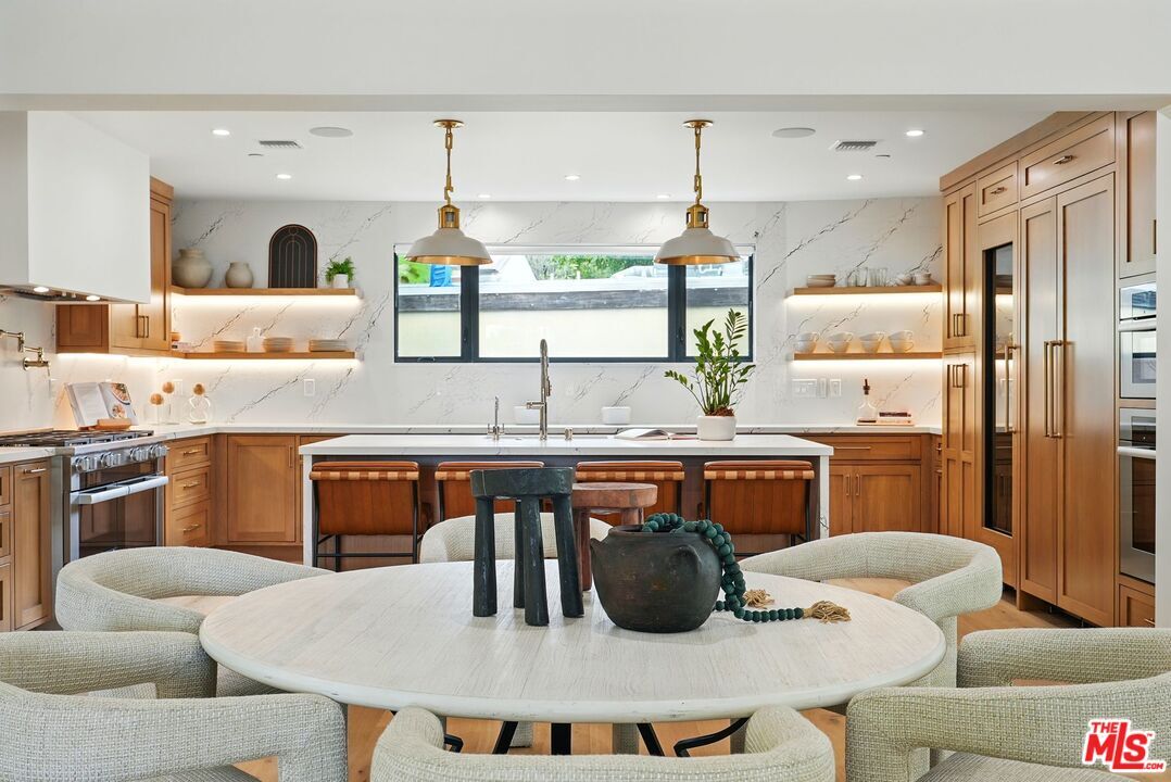 Foto principal - 913-913 1/2 N Beverly Glen Blvd