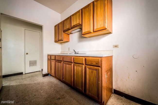 Building Photo - 5032 S Saint Lawrence Ave