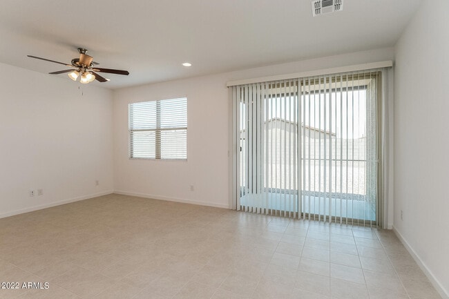 Foto del edificio - 4426 Greenleaf Dr