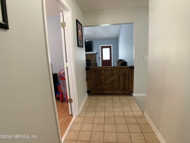 Foto del edificio - 3149 Lakeside Villa Rd