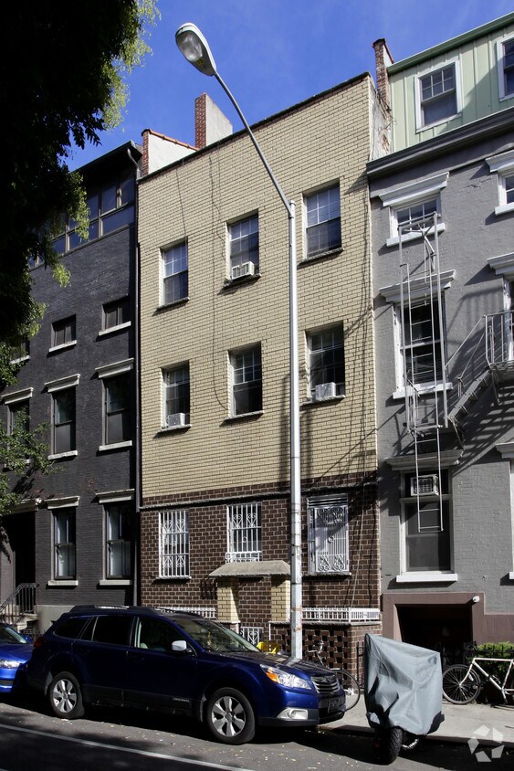 Primary Photo - 239 W 16th St