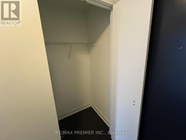 Photo du bâtiment - 290 Adelaide St W