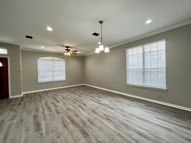 Building Photo - 3 Bedroom/2 Bath Winnbrook Subdivision
