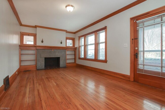 Building Photo - 16111 Parkgrove Ave