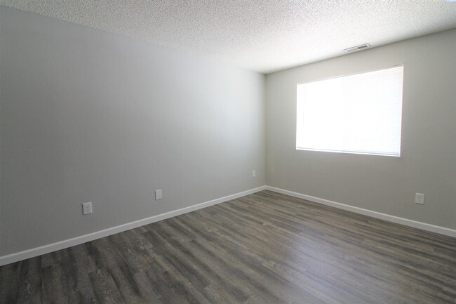 Foto del edificio - 2 Bed/1 Bath Central Kennewick Apartment