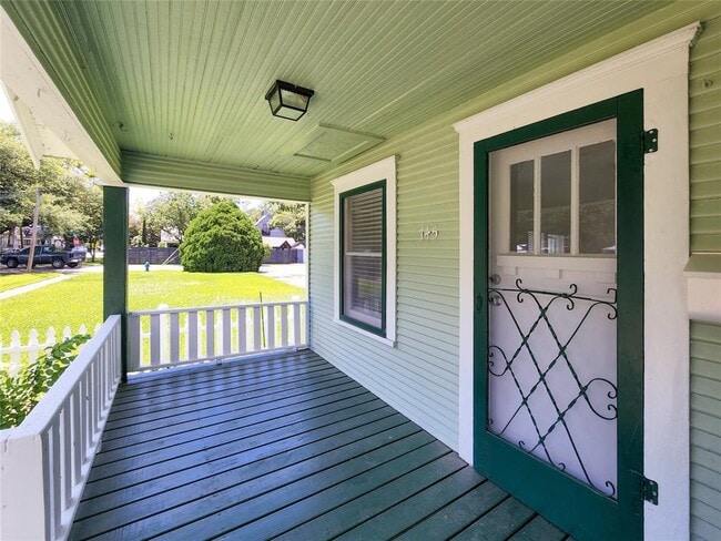 Building Photo - 745 E 18th St