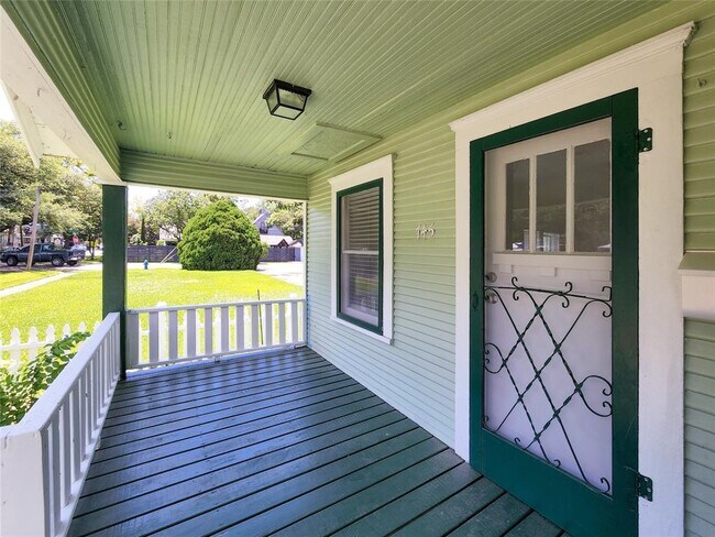 Foto del edificio - 745 E 18th St