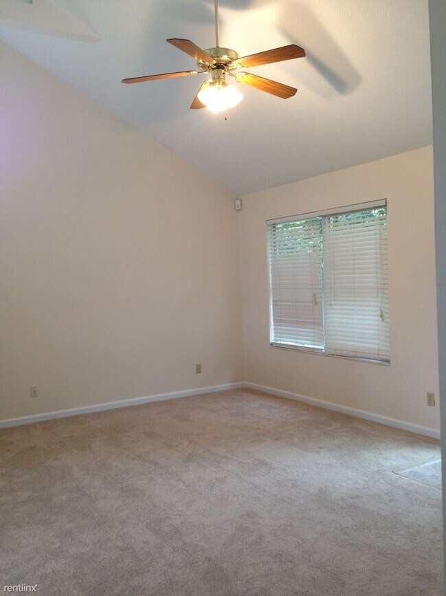 Foto del edificio - 7355 Sterling Springs Way