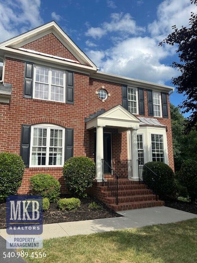Foto del edificio - Luxurious 4 Bd/3.5Ba home located in The G...