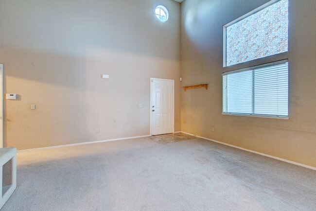 Building Photo - Charming 3-Bedroom Home with Spacious Back...
