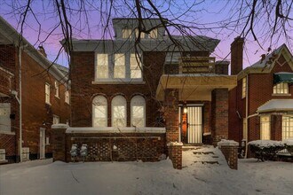 Building Photo - 2725 Leslie St