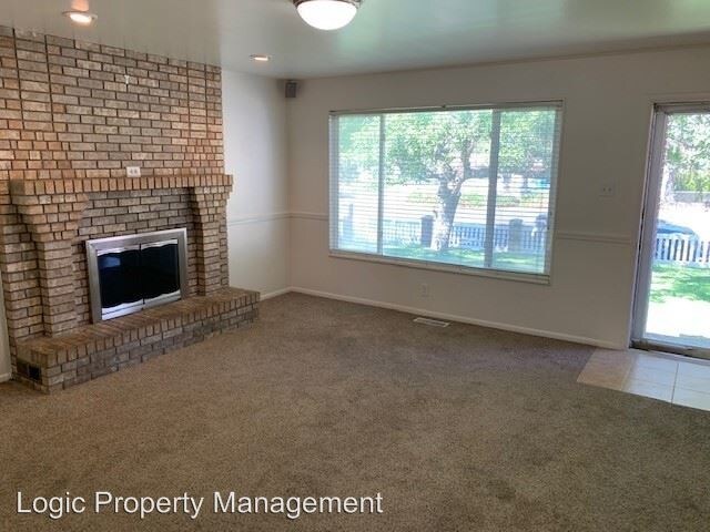 Building Photo - 934 E Sego Lily Dr